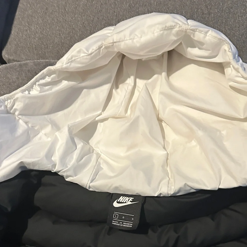 Nike Men’s Windrunner Black Hooded Jacket
Men’s Down Jacket - Picture 6 of 8